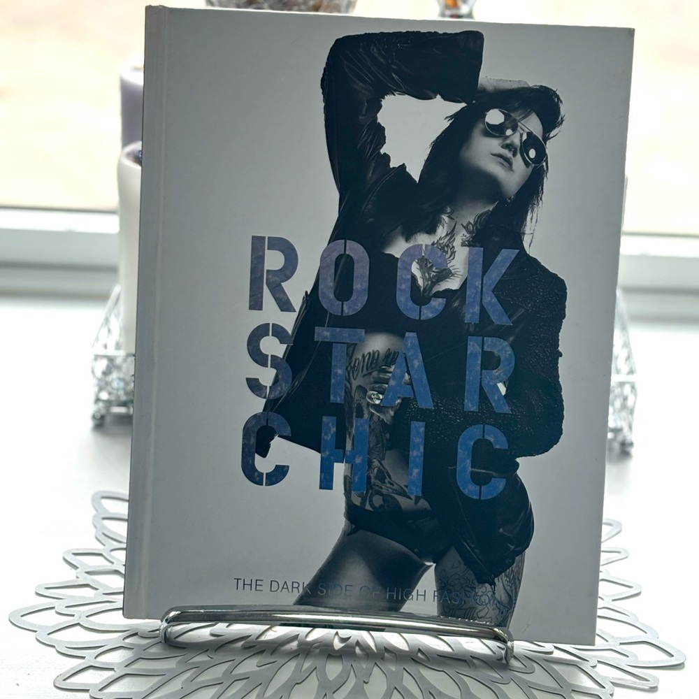 special edition limited 250 copies produced excl for the Barneys NYC. Book 156